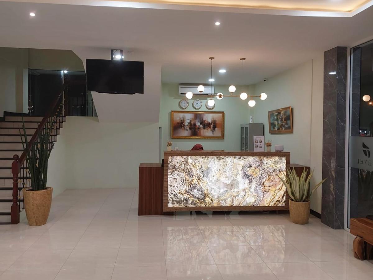 T Hotel Kualanamu Lubukpakam Экстерьер фото